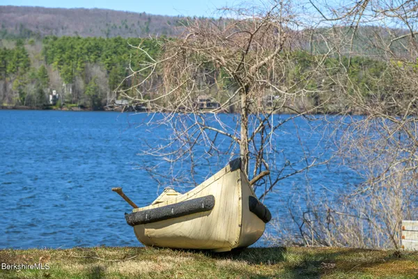 $2,998,000 | 11 Mahkeenac Terrace, Stockbridge, MA 01262