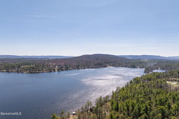 $2,998,000 | 11 Mahkeenac Terrace, Stockbridge, MA 01262