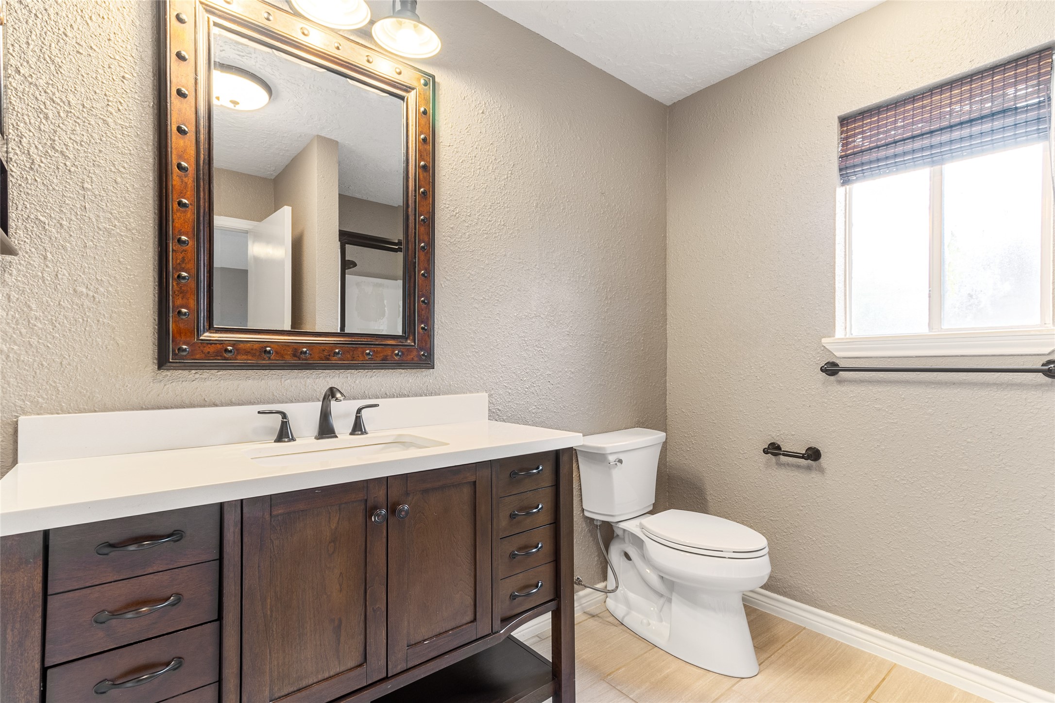14 Sarita Road Angleton, TX 77515 - Photo 15 of 27 Primary Bathroom