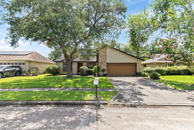 $219,000 | 14 Sarita Road, Angleton, TX 77515