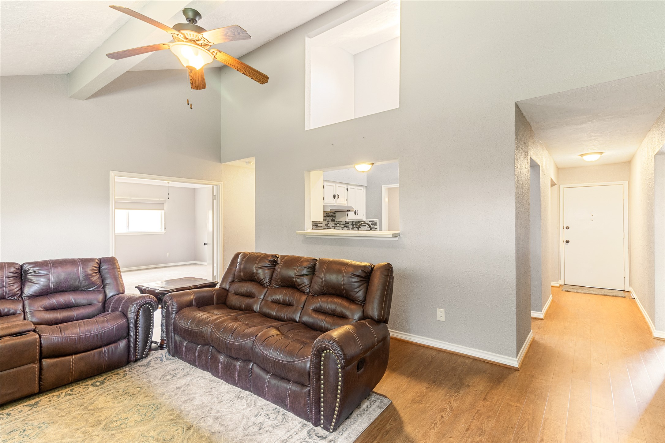 14 Sarita Road Angleton, TX 77515 - Photo 6 of 27 Living Room