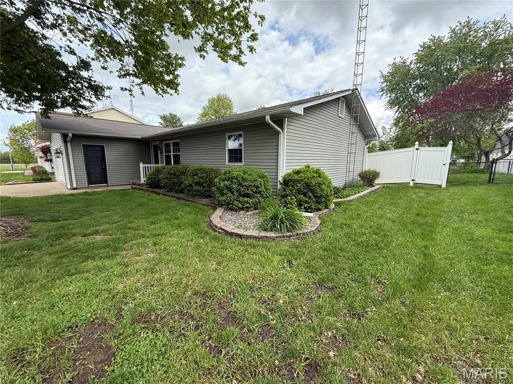 710 Ash Street Greenville, IL 62246 - Photo 3 of 36