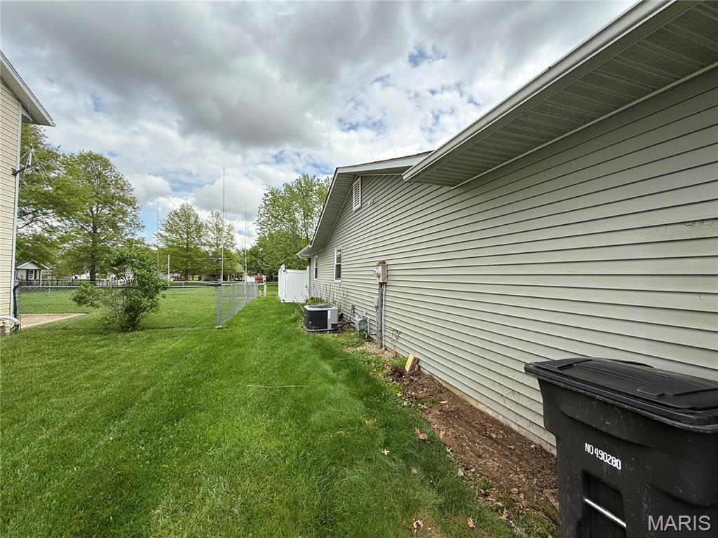 710 Ash Street Greenville, IL 62246 - Photo 4 of 36