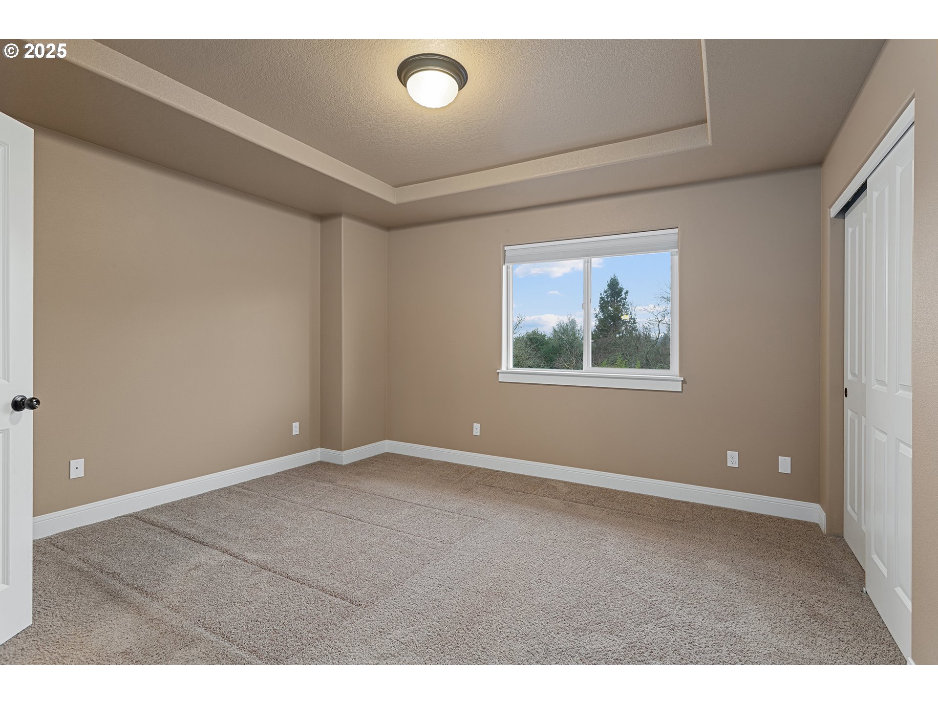 9622 Southwest Everett Terrace Tigard, OR 97223 - Photo 28 of 43 an empty room with windows