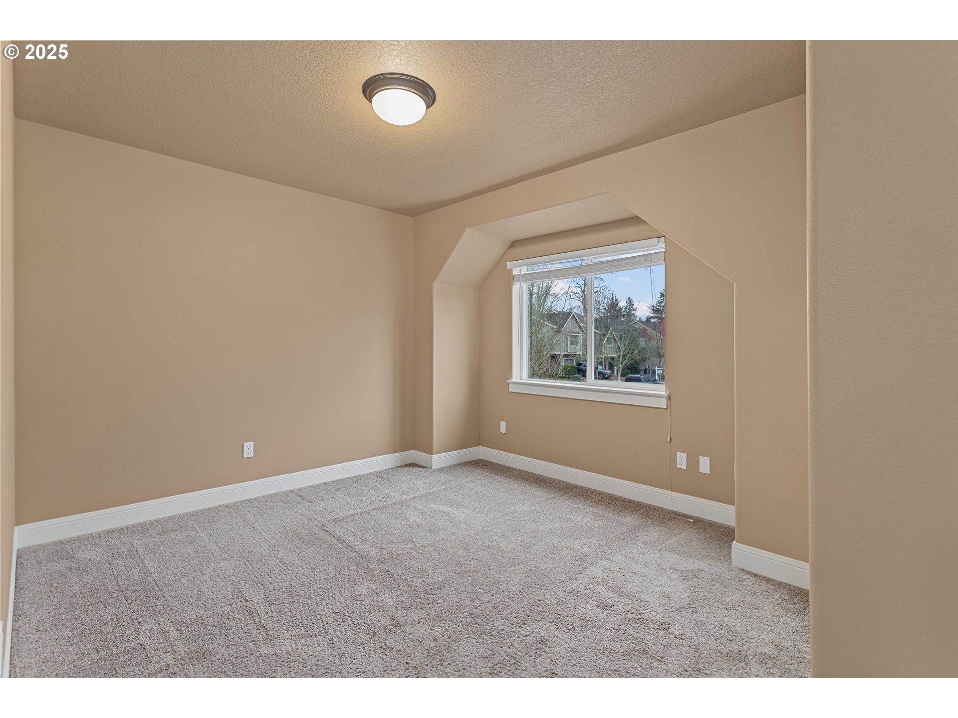 9622 Southwest Everett Terrace Tigard, OR 97223 - Photo 33 of 43 a view of an empty room with a window