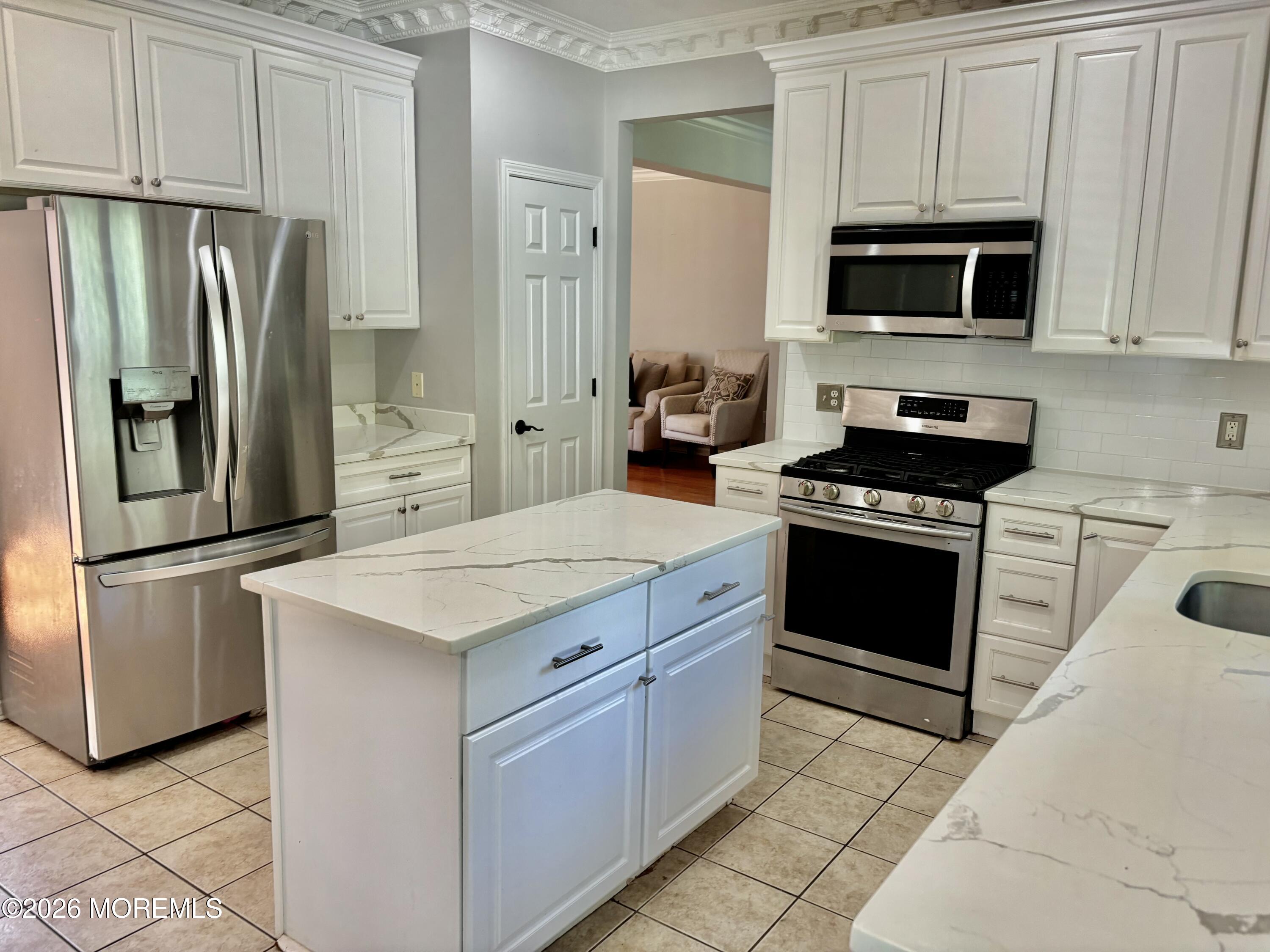 22 Kuzyk Road Cream Ridge, NJ 08514 - Photo 2 of 26 80B6D81D-F0DE-4649-904B-F52151D12206_1_2