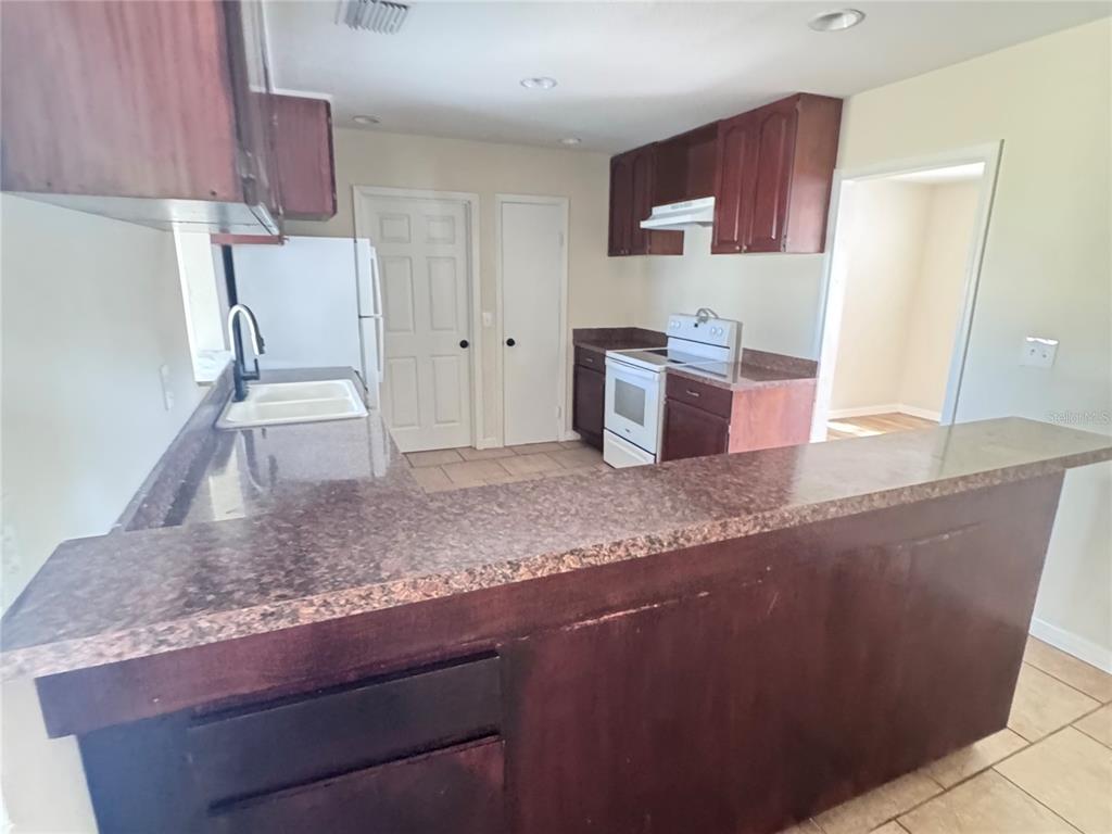 103 West Wheeler Road Seffner, FL 33584 - Photo 40 of 53 Gallery Image 40