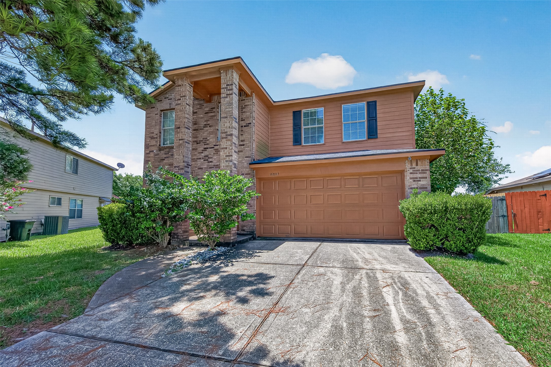 16807 Mission Ridge Lane Houston, TX 77073 - Photo 4 of 49 front drive way