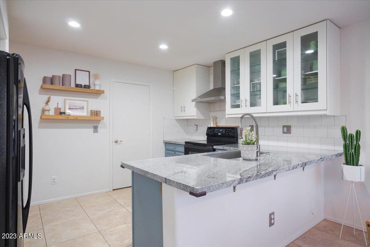 4706 East Mossman Road Phoenix, AZ 85050 - Photo 8 of 40 08-Kitchen