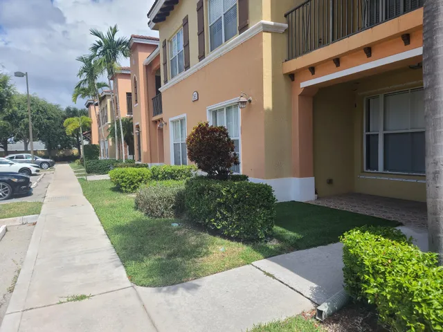 $2,200 | 3561 Forest Hill Boulevard, Unit 71, Palm Springs, FL 33406