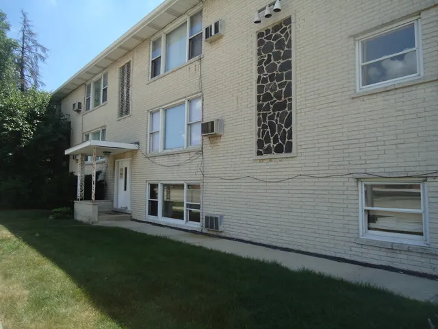 $1,600 | 8701 South 81st Court, Unit 3, Hickory Hills, IL 60457
