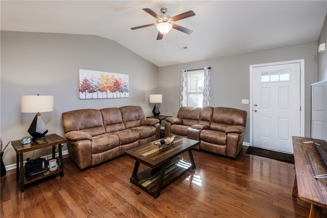 1017 Stoneham Circle Anderson, SC 29626 - Photo 4 of 28