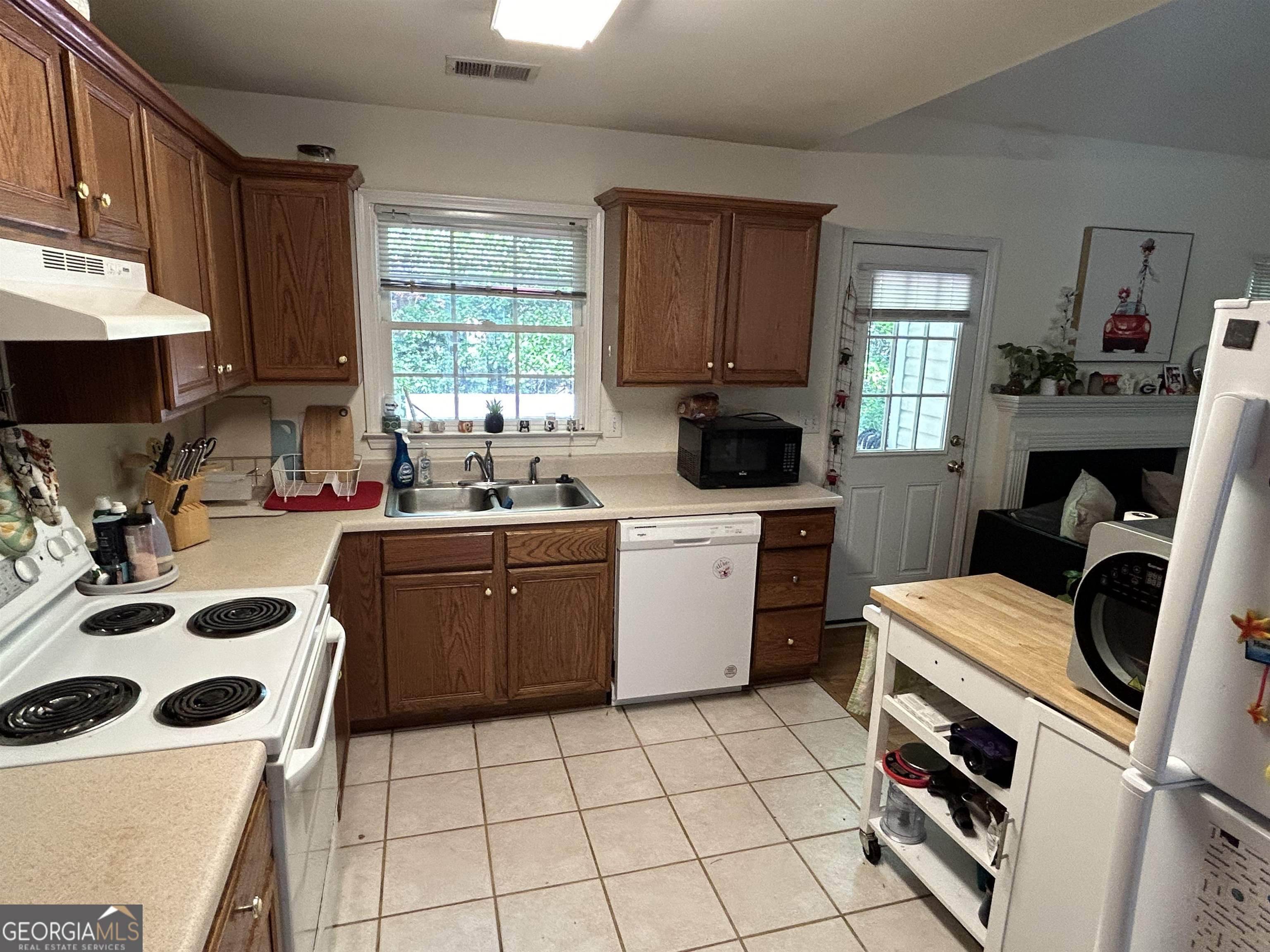 174 Spring Lake Drive Athens, GA 30605 - Photo 8 of 10 a kitchen with a sink a stove a microwave and cabinets