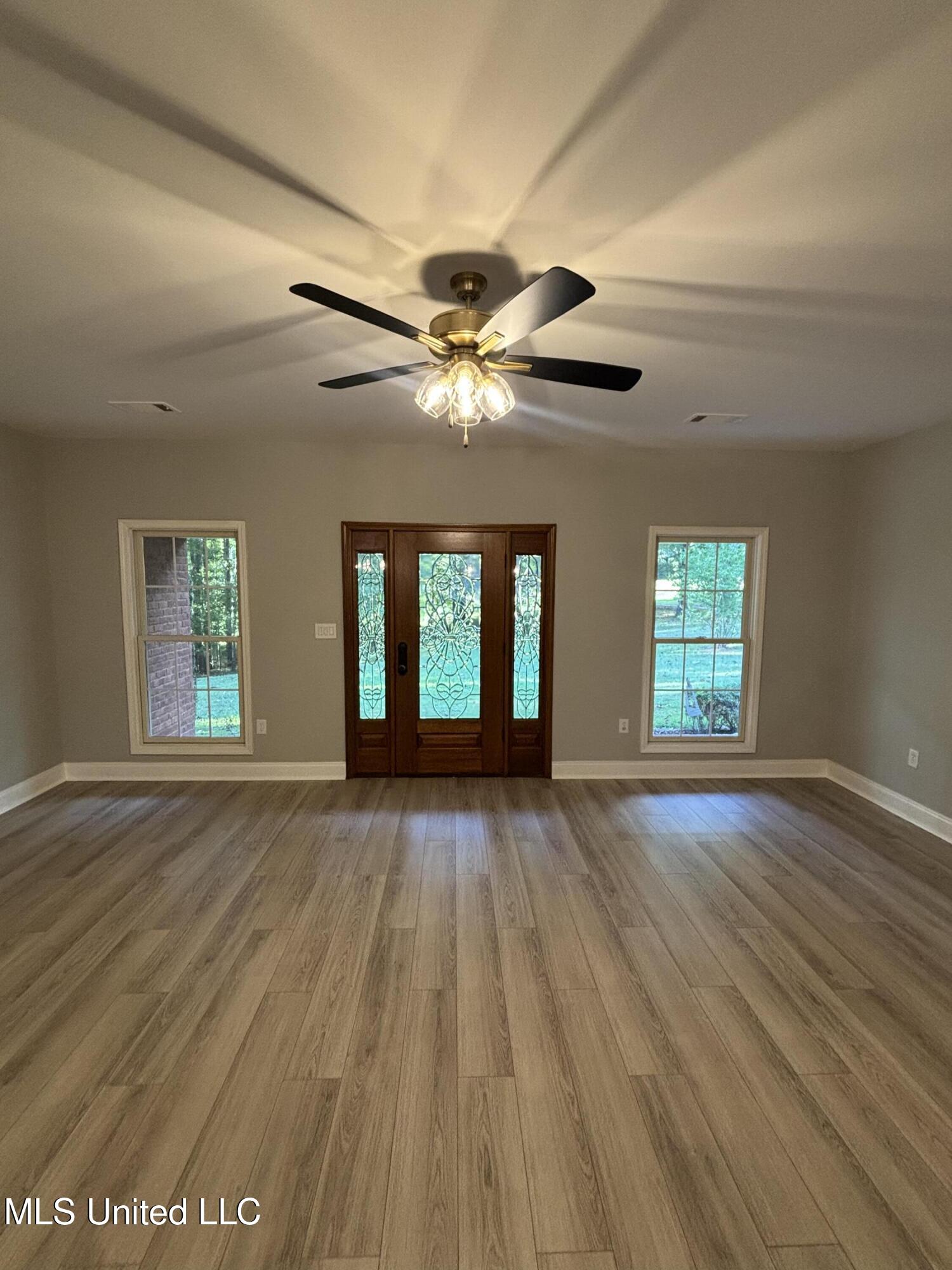 283 Aaron Road Sarah, MS 38665 - Photo 11 of 33 Photo Aug 22 2025, 5 56 34 PM