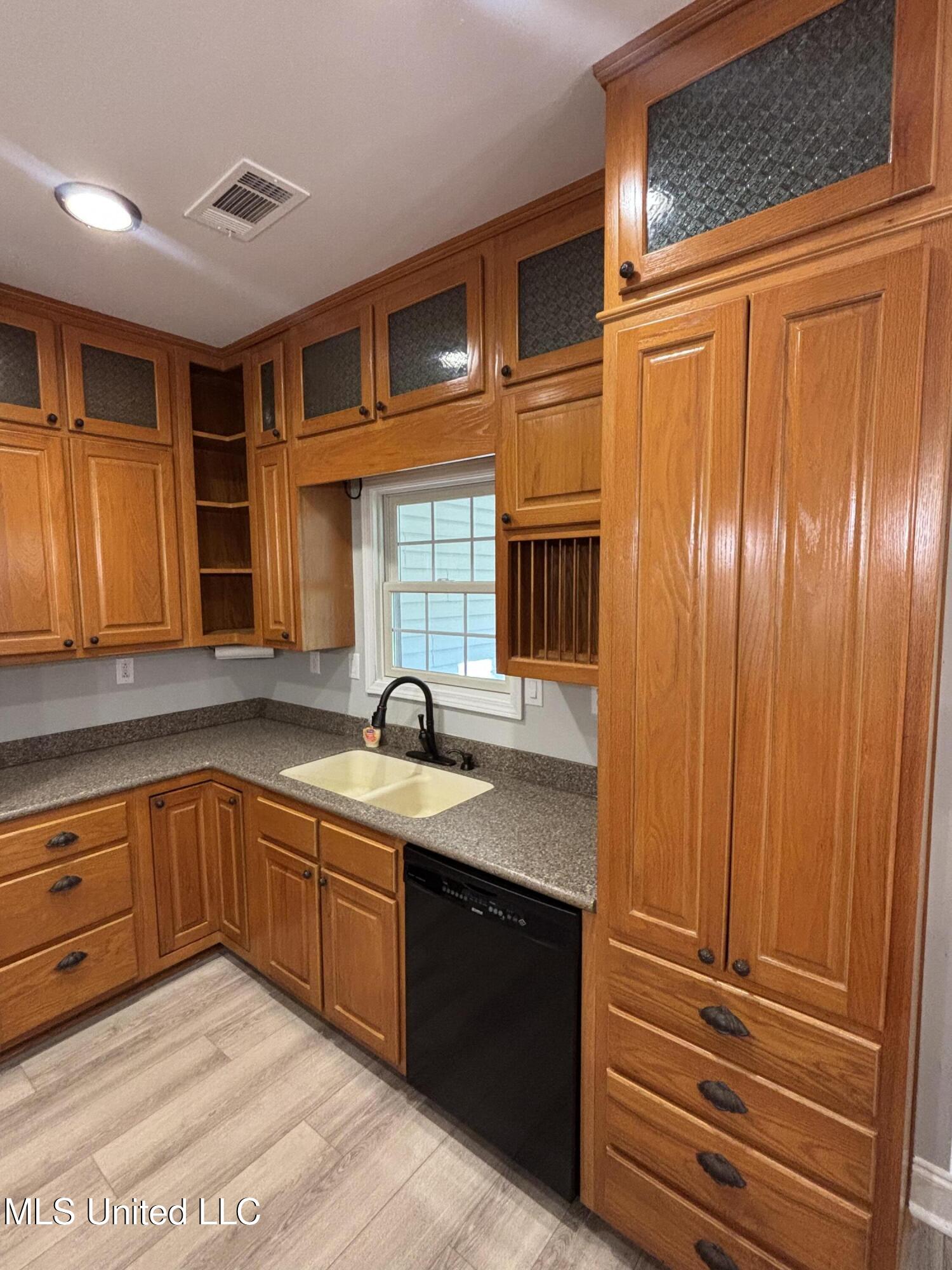 283 Aaron Road Sarah, MS 38665 - Photo 12 of 33 Photo Aug 22 2025, 5 57 13 PM