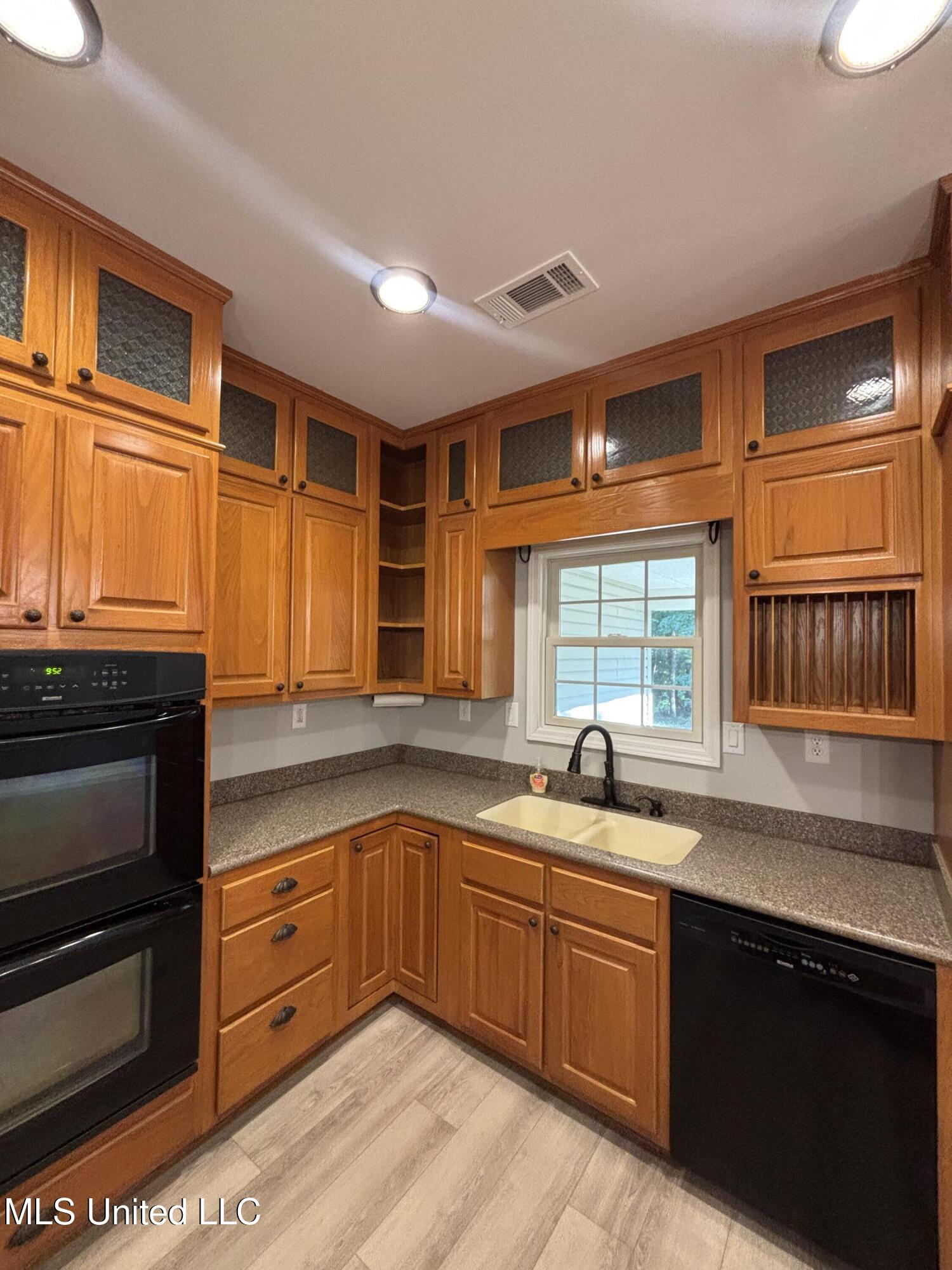 283 Aaron Road Sarah, MS 38665 - Photo 14 of 33 Photo Aug 22 2025, 5 58 00 PM