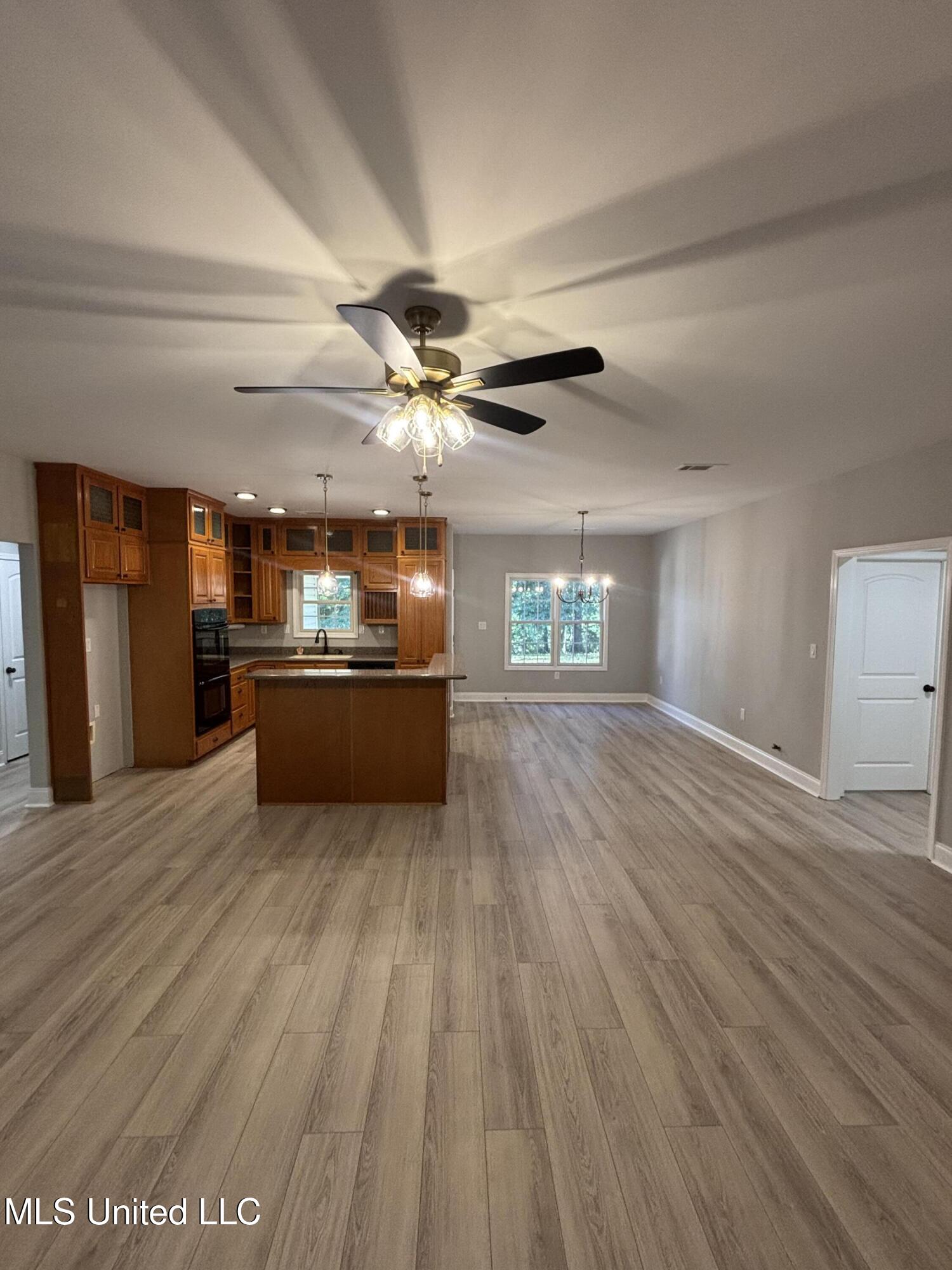 283 Aaron Road Sarah, MS 38665 - Photo 10 of 33 Photo Aug 22 2025, 5 56 20 PM