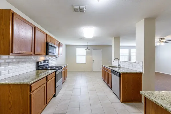 $2,395 | 6104 St James Place, Denton, TX 76210