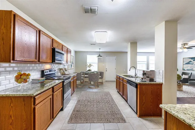 $2,395 | 6104 St James Place, Denton, TX 76210