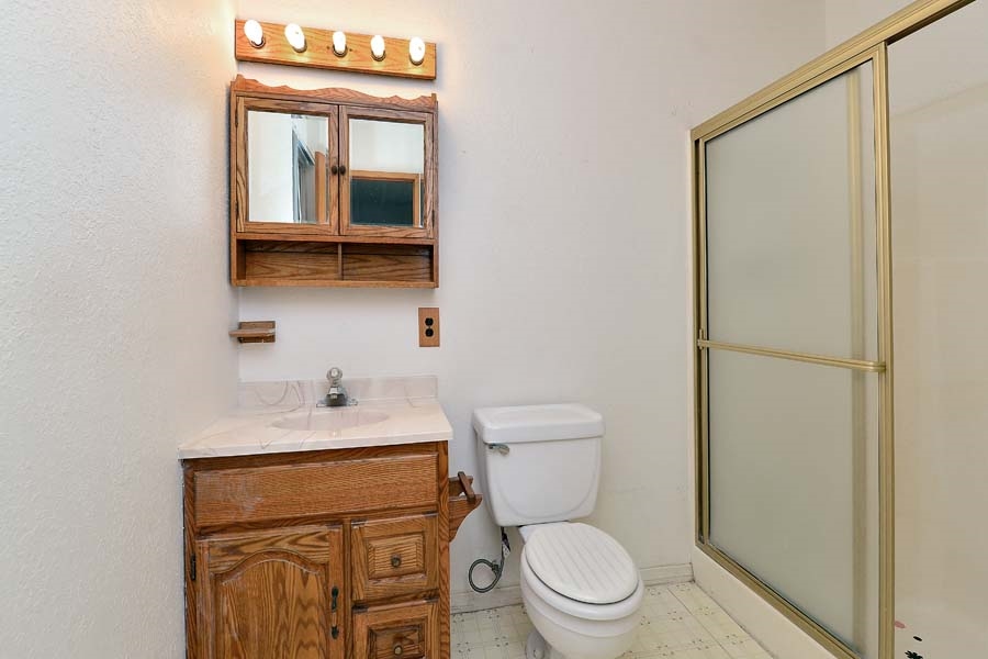 11319 Posthill Road Lakeside, CA 92040 - Photo 13 of 25 Master Bath with shower.