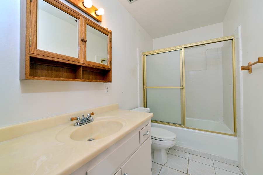 11319 Posthill Road Lakeside, CA 92040 - Photo 15 of 25 Common bath.