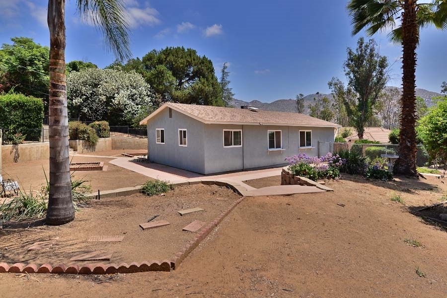 11319 Posthill Road Lakeside, CA 92040 - Photo 24 of 25 Beautiful palms on the south side of the home. out of frame but to the right there is also more land and a large dog kennel area.