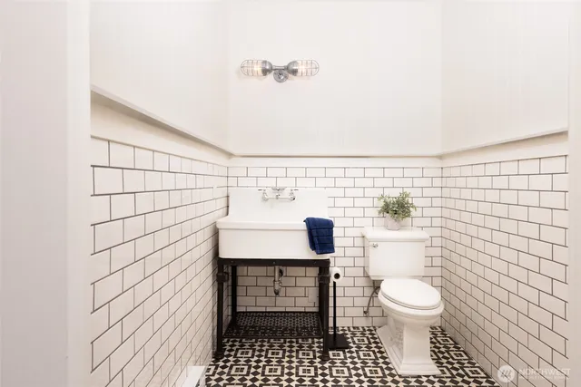 $247,000 | 381 Wallace Way Northeast, Unit 109, Bainbridge Island, WA 98110