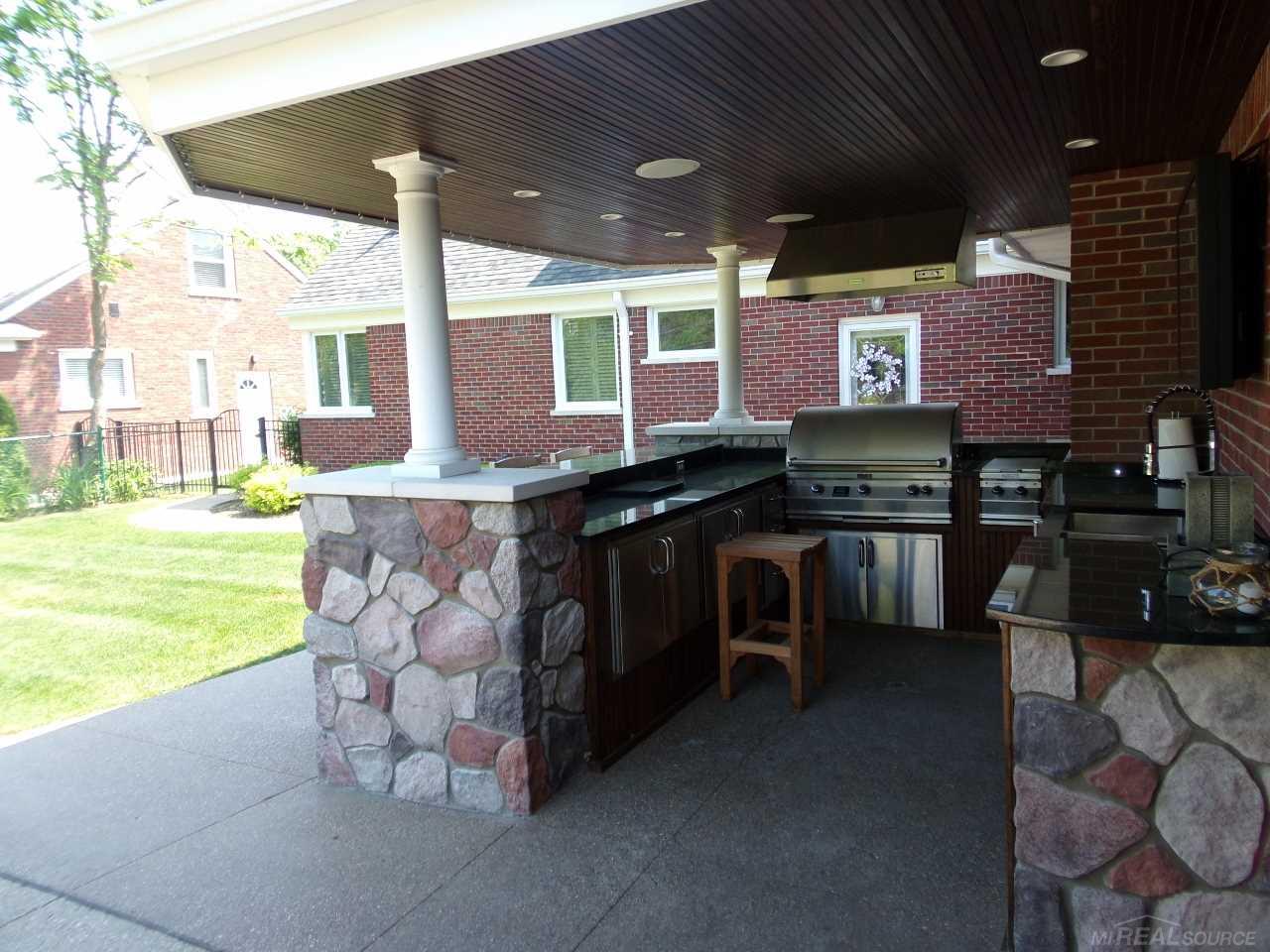 1070 North Renaud Road Grosse Pointe Woods, MI 48236 - Photo 16 of 50