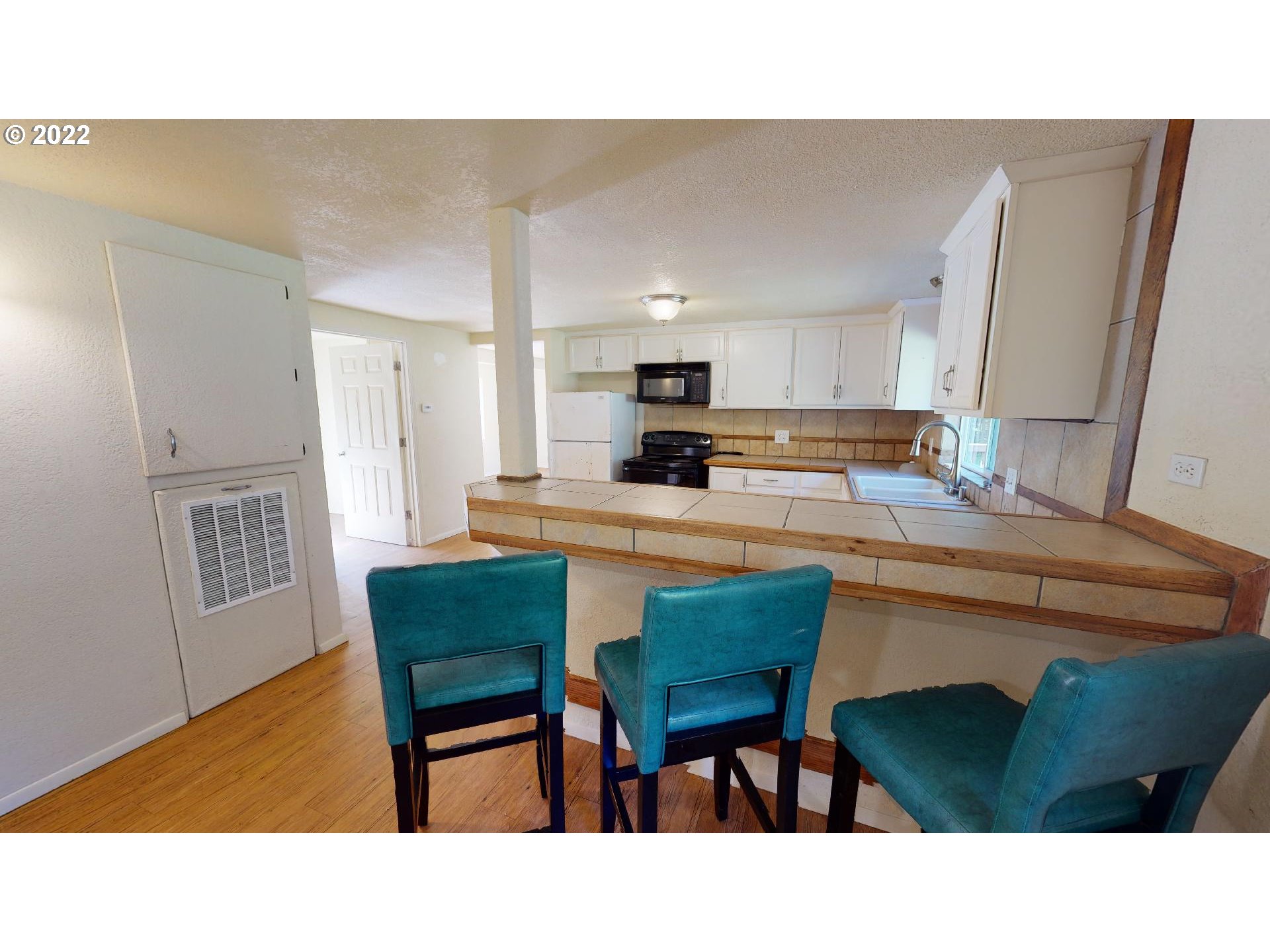 31969 Cedar Valley Road Gold Beach, OR 97444 - Photo 14 of 32 Kitchen