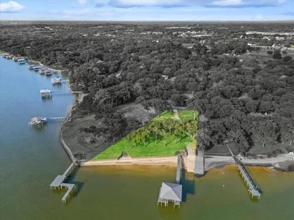 $999,999 | 12424 Lake Forest Drive, Azle, TX 76020