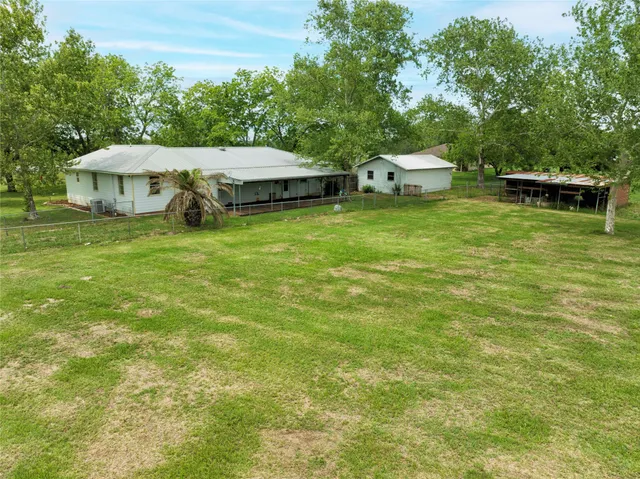 $395,000 | 1001 Highway 77, Hallettsville, TX 77964