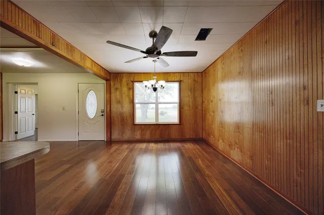 $395,000 | 1001 Highway 77, Hallettsville, TX 77964