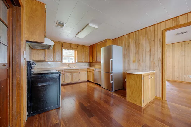 $395,000 | 1001 Highway 77, Hallettsville, TX 77964