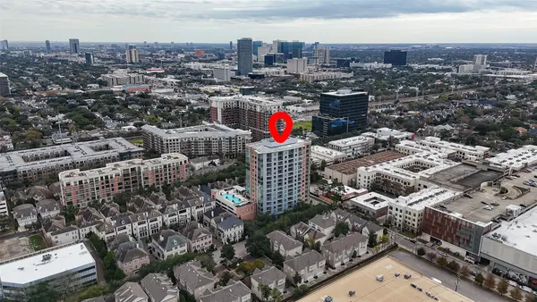 $695,000 | 2207 Bancroft Lane, Unit 604, Houston, TX 77027