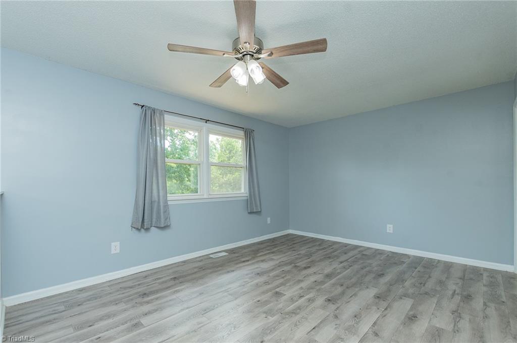 291 Kingwood Road Reidsville, NC 27320 - Photo 8 of 49 Living Room