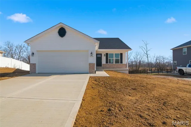 $370,000 | 1123 Castle Green Drive, Waterloo, IL 62298
