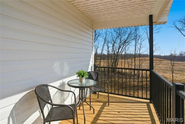 $370,000 | 1123 Castle Green Drive, Waterloo, IL 62298