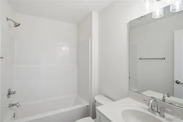 $370,000 | 1123 Castle Green Drive, Waterloo, IL 62298