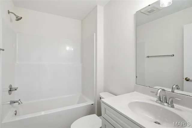 $370,000 | 1123 Castle Green Drive, Waterloo, IL 62298