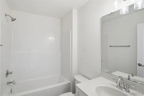 $370,000 | 1123 Castle Green Drive, Waterloo, IL 62298
