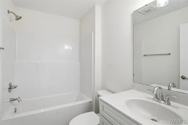 $370,000 | 1123 Castle Green Drive, Waterloo, IL 62298