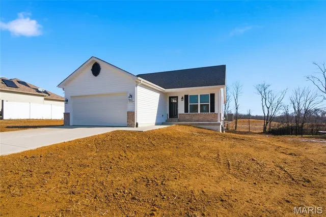 $370,000 | 1123 Castle Green Drive, Waterloo, IL 62298