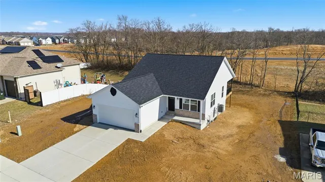 $370,000 | 1123 Castle Green Drive, Waterloo, IL 62298