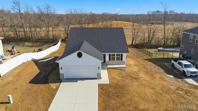 $370,000 | 1123 Castle Green Drive, Waterloo, IL 62298