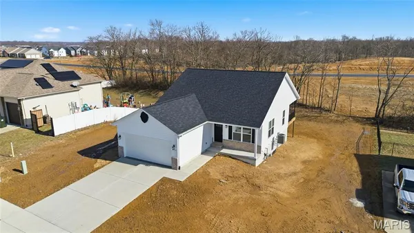 $370,000 | 1123 Castle Green Drive, Waterloo, IL 62298