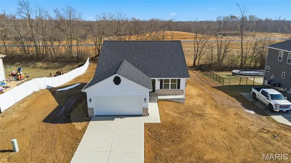 $370,000 | 1123 Castle Green Drive, Waterloo, IL 62298