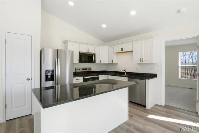 $370,000 | 1123 Castle Green Drive, Waterloo, IL 62298