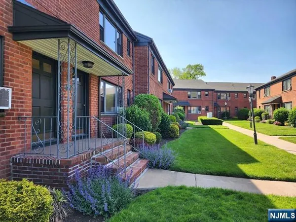 $2,200 | 2163 B North Central Road, Fort Lee, NJ 07024