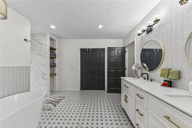 $950,000 | 102 Northwest Hackberry Street, Lee's Summit, MO 64064