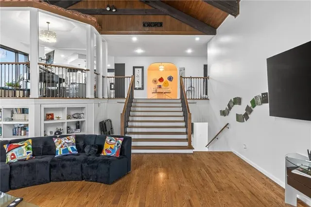 $950,000 | 102 Northwest Hackberry Street, Lee's Summit, MO 64064